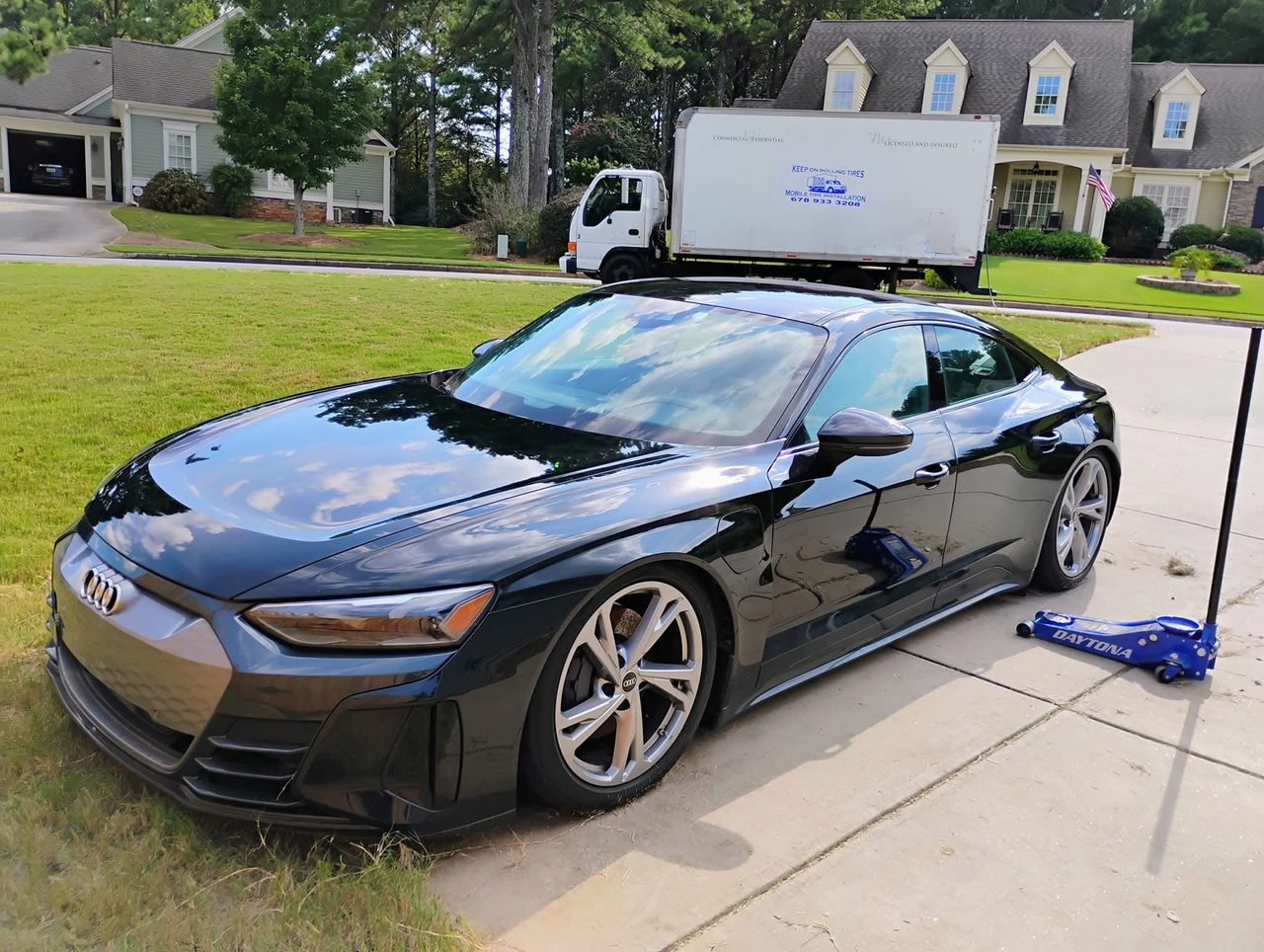 Mobile tire service on an Audi e-tron GT